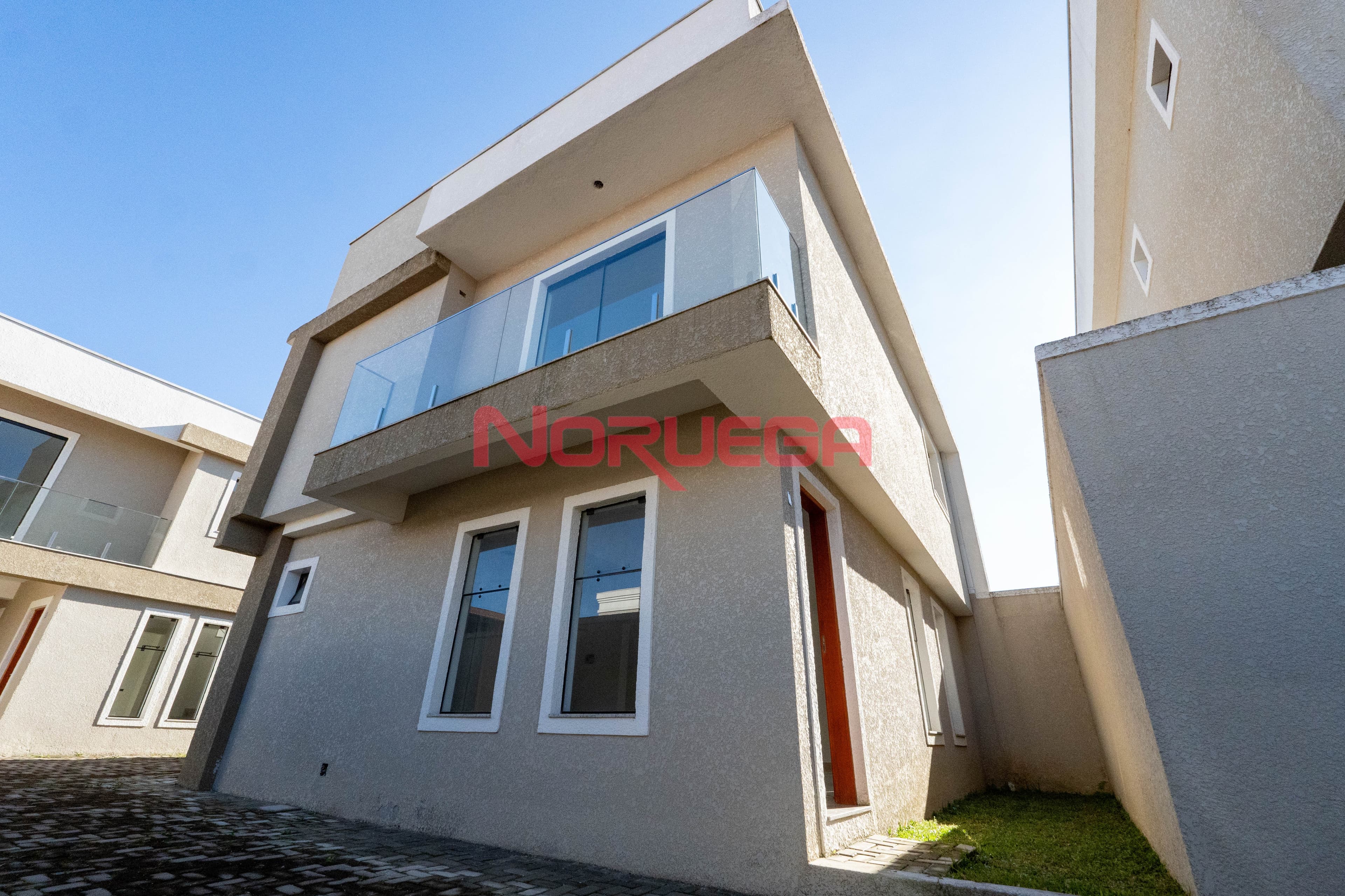 Casa à venda em Curitiba-PR, Jardim das Américas: 3 quartos, 1 suíte, 3 banheiros, 2 vagas, 132,50m². Confira agora!